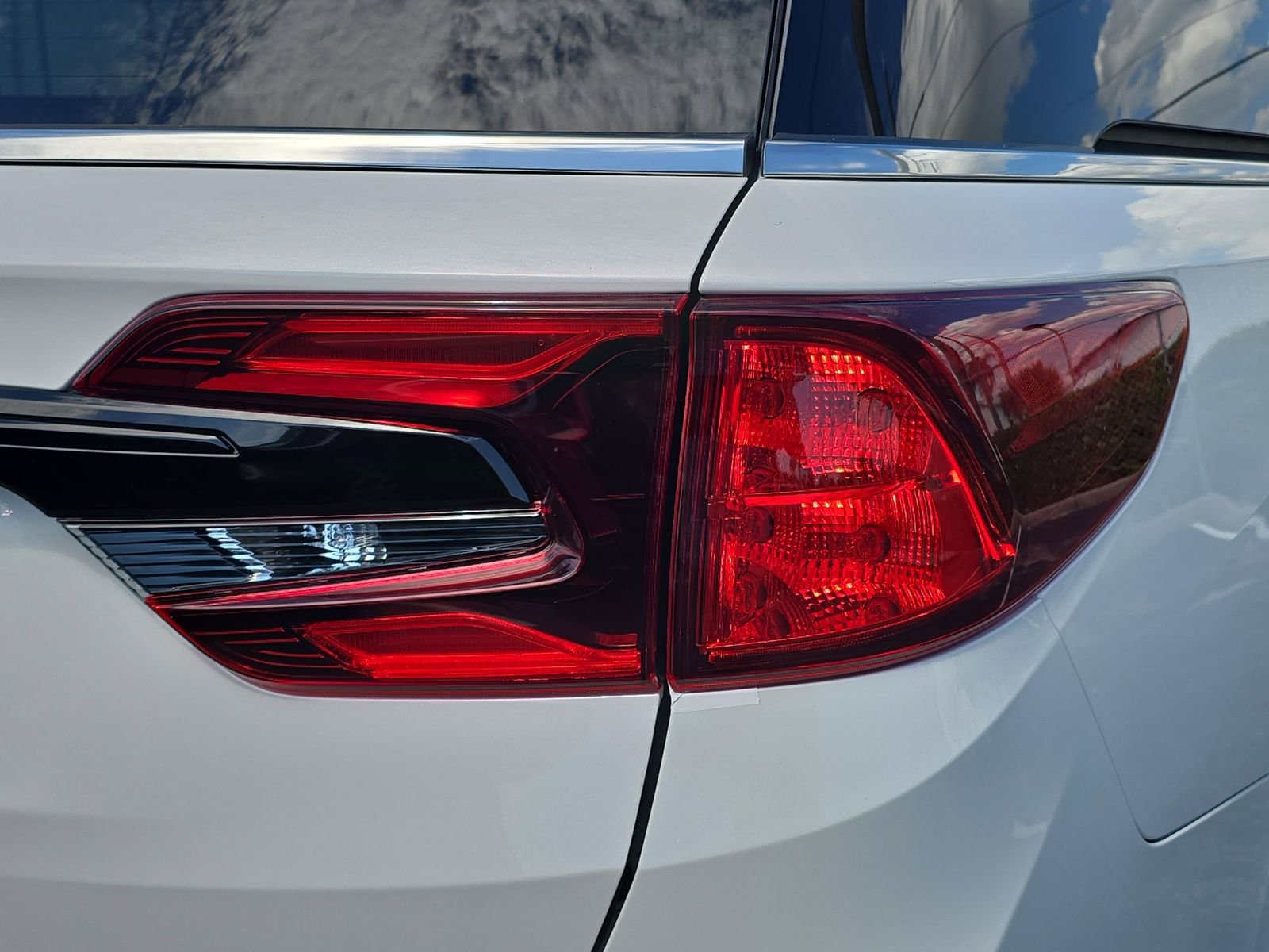 New 2026 Platinum White Pearl Honda EX-L image 9