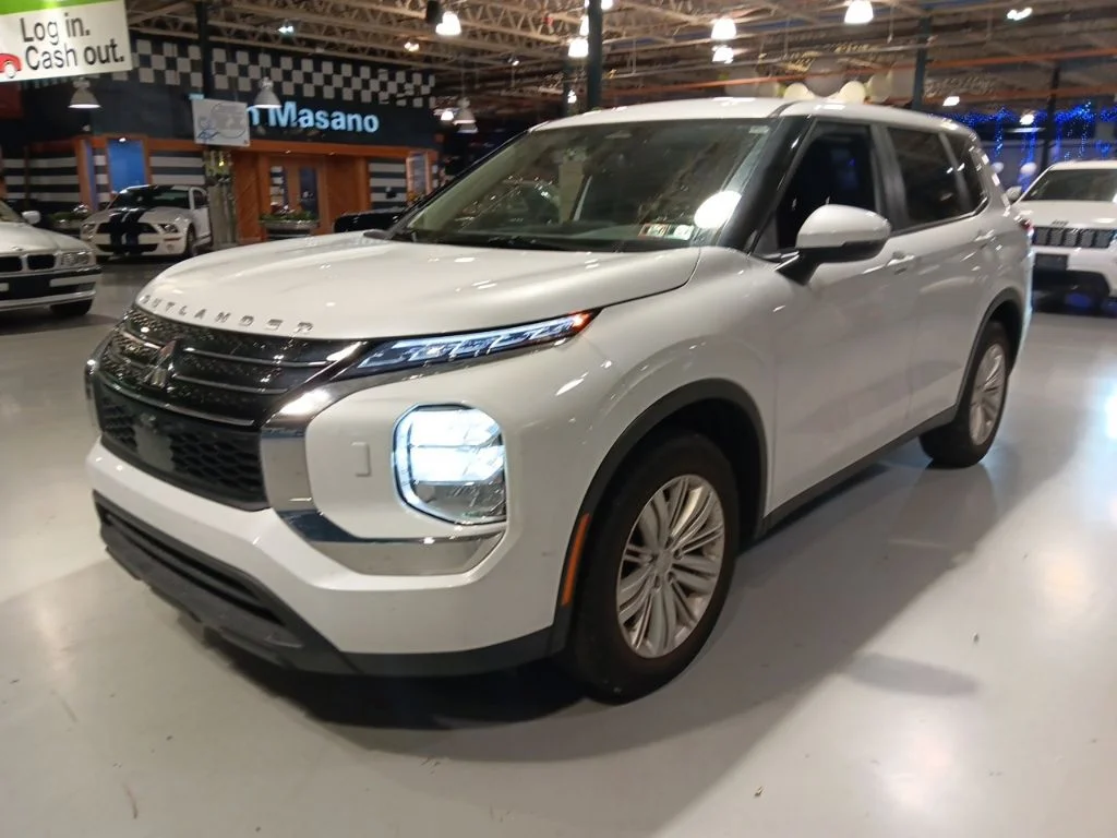 Used 2024  Mitsubishi ES image 8