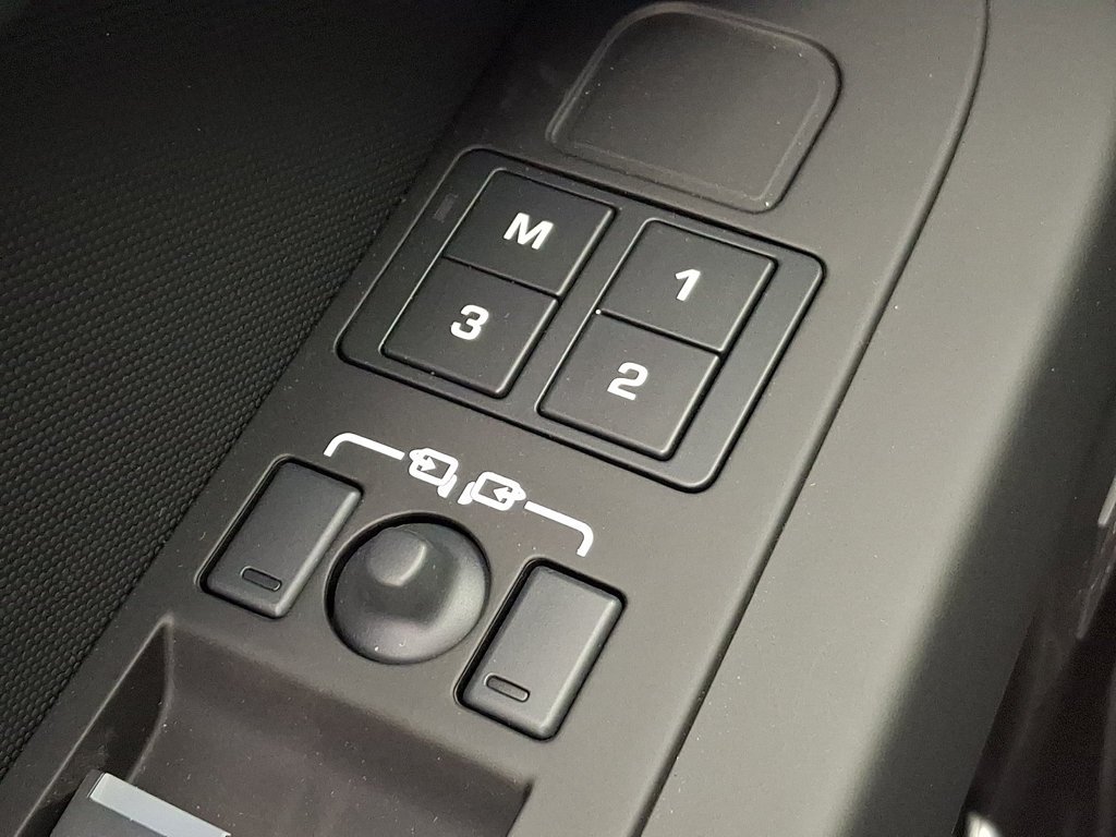 New 2026 Fuji White Land Rover X-Dynamic SE image 19