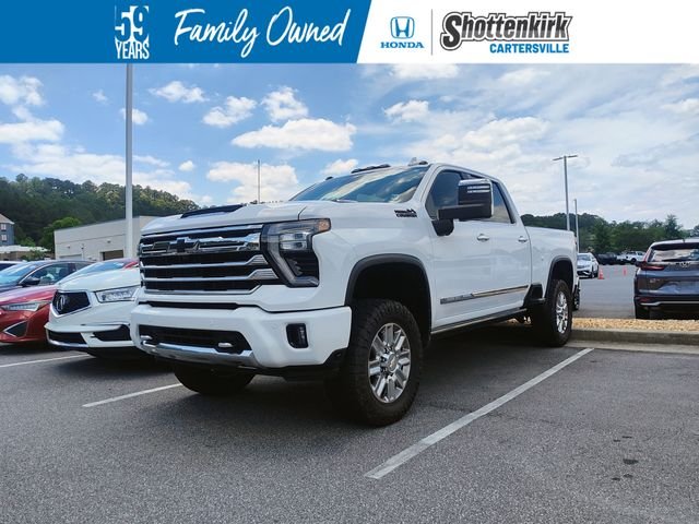 Used 2024 White Chevrolet High Country image 1