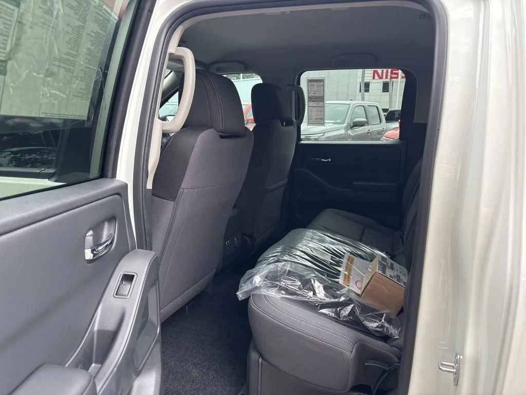 2025 Nissan Frontier SV - Photo 16