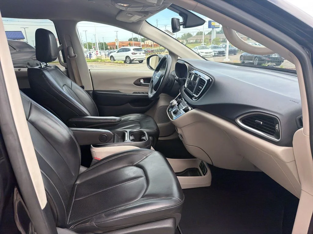 Used 2021 Black Chrysler LXI image 25