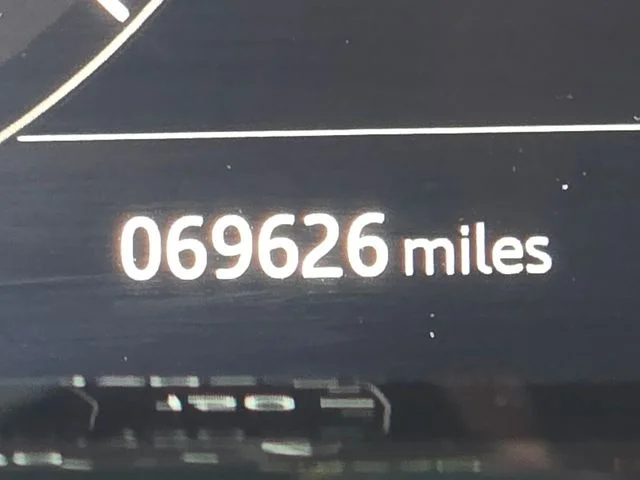 Used 2020  Land Rover R-Dynamic SE image 26