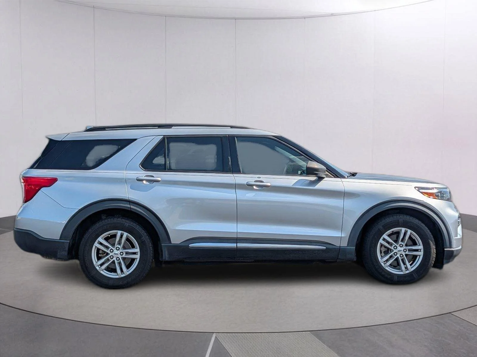 Used 2020 Iconic Silver Ford XLT image 6