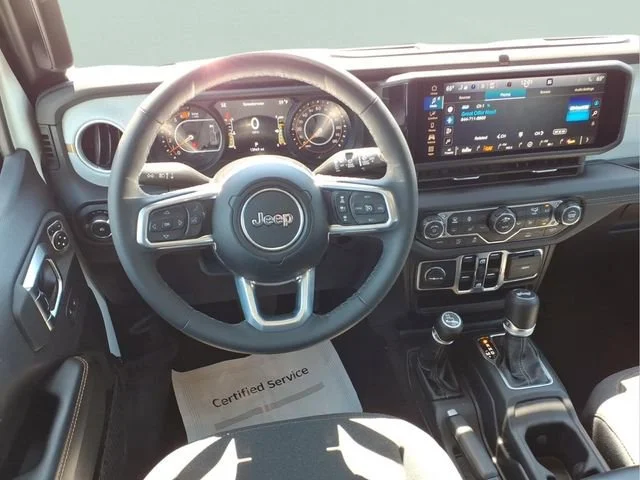 Used 2026  Jeep Sahara image 4