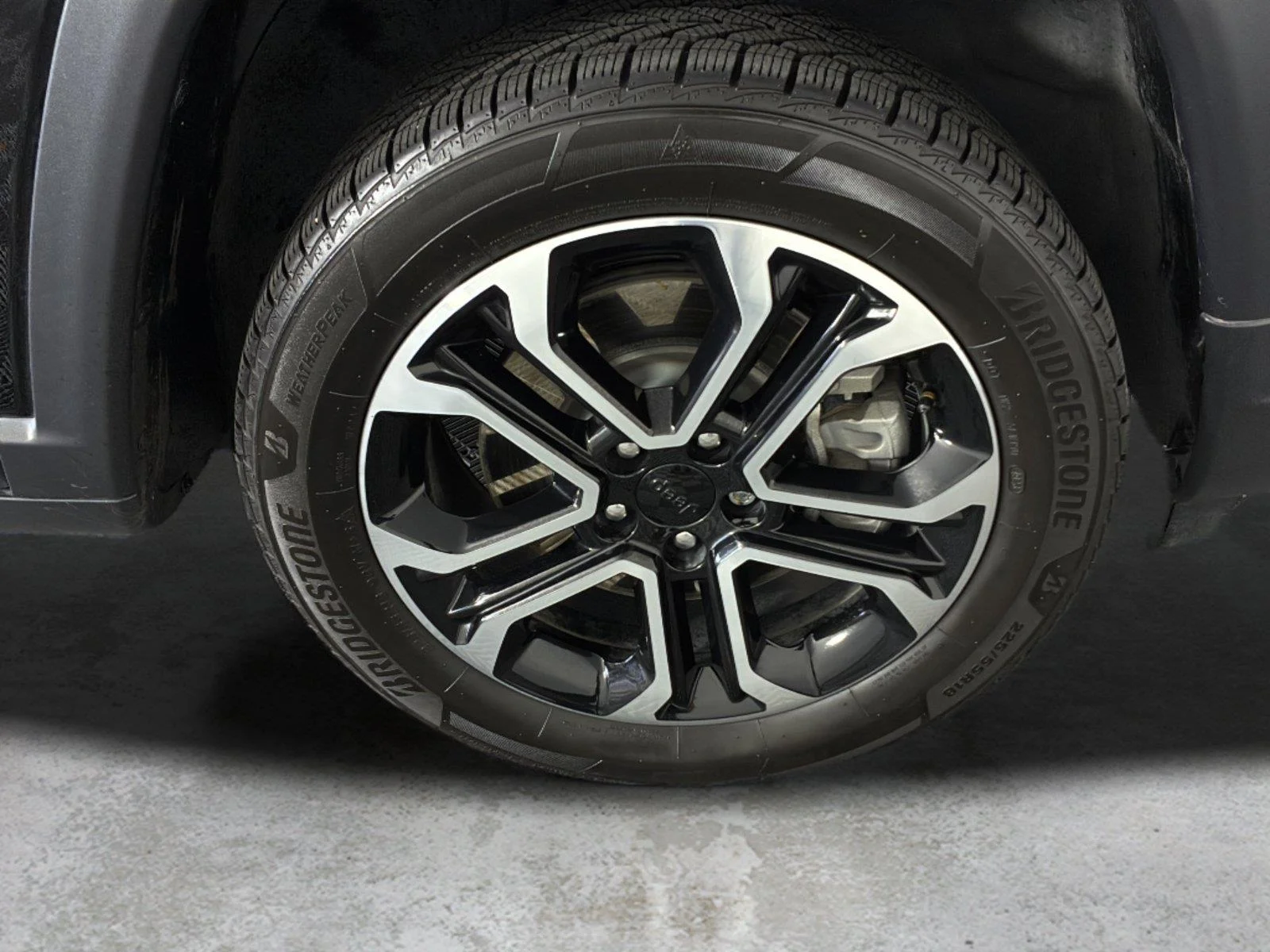 Used 2023 Diamond Black Crystal Pearlcoat Jeep Limited image 12