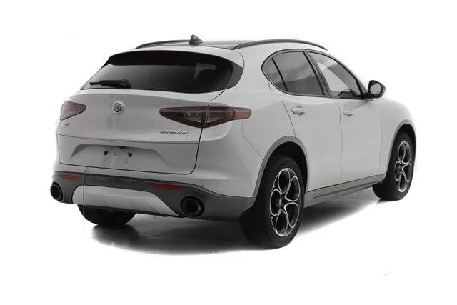 New 2024 Moonlight Gray Metallic Exterior Paint Alfa Romeo Ti image 5