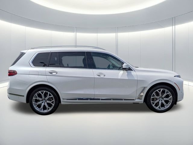 Used 2025 White BMW xDrive40i image 7