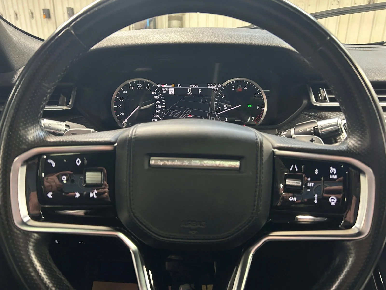 Used 2021 WHITE Land Rover R-DYNAMIC S image 23
