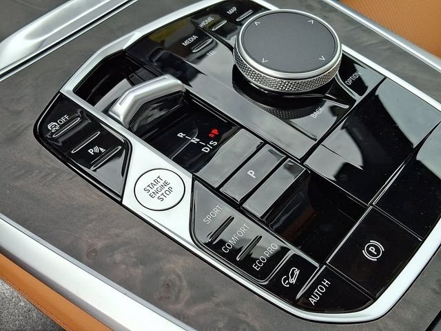 New 2026 Mineral White Metallic BMW xDrive40i image 13