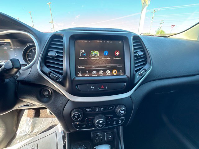 Used 2018 Diamond Black Jeep Trailhawk image 17