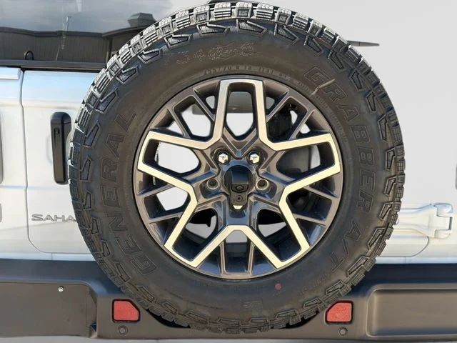 New 2026 Bright White Clear-Coat Exterior Paint Jeep Sahara image 12