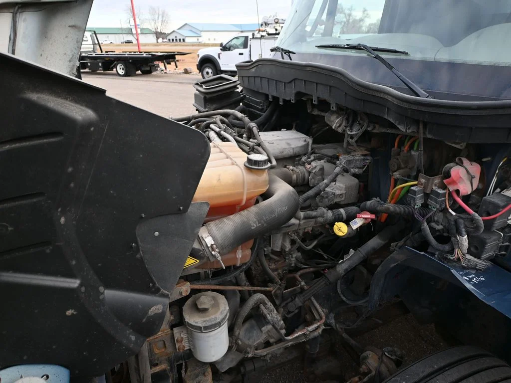 Used 2013 Blue International Series 4400 image 47