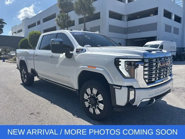 2025 GMC Sierra 4WD Crew Cab Standard Box Denali's photo