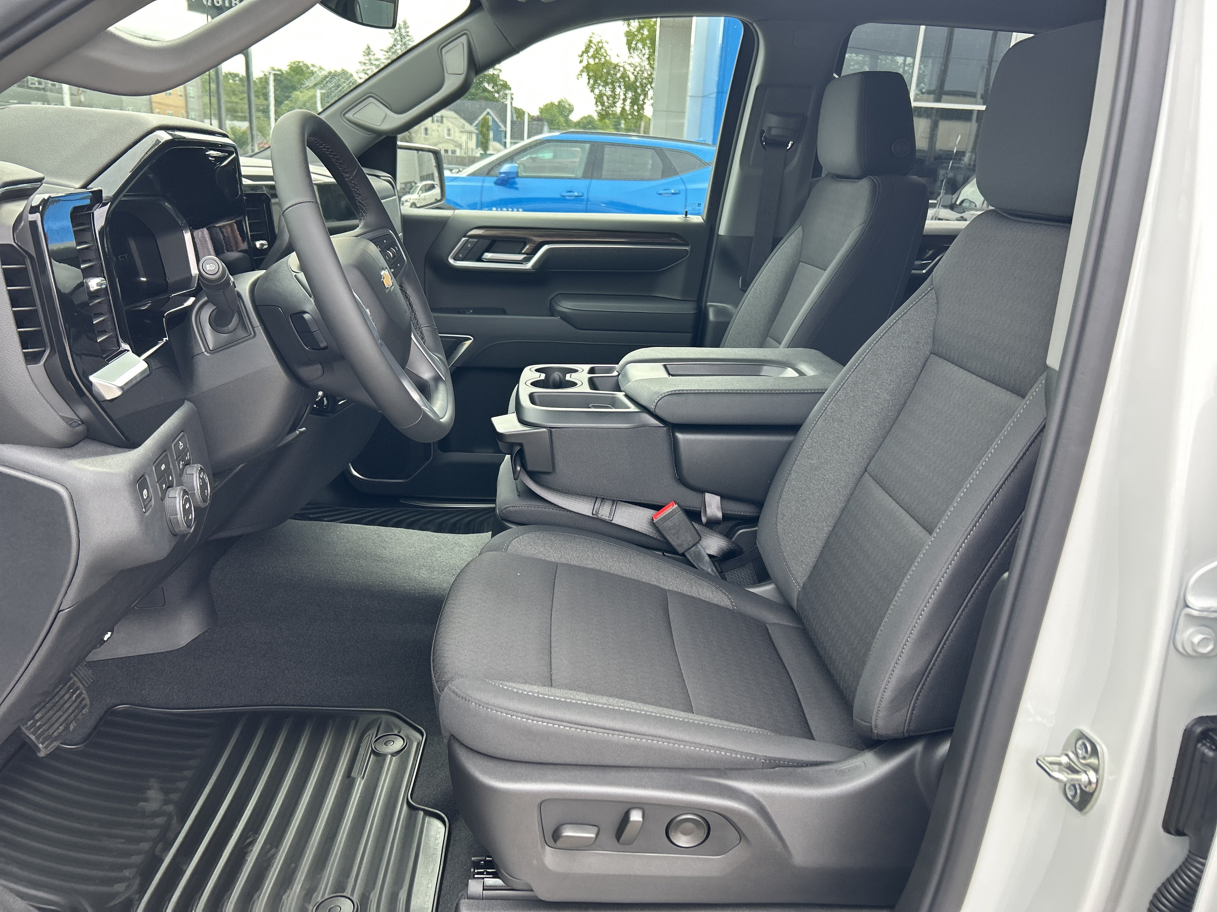 New 2026 Summit White Chevrolet LT (2FL) image 9
