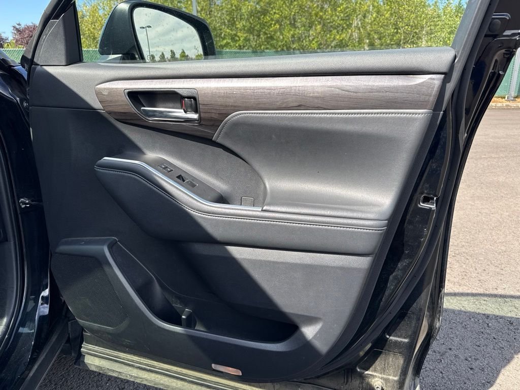 Used 2022 Midnight Black Metallic Toyota Platinum image 25