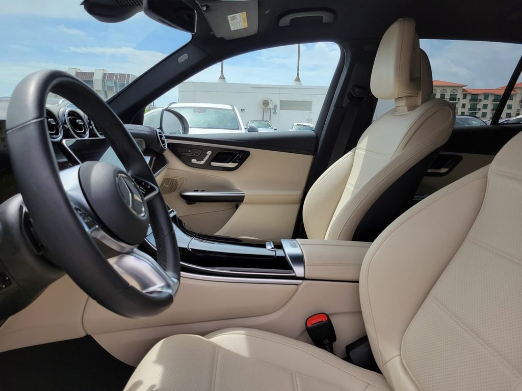 Certified Used 2023 White Mercedes-Benz GLC 300 image 24