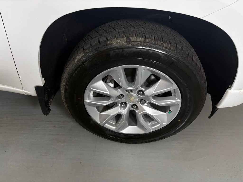 Used 2023 White Chevrolet Custom image 10