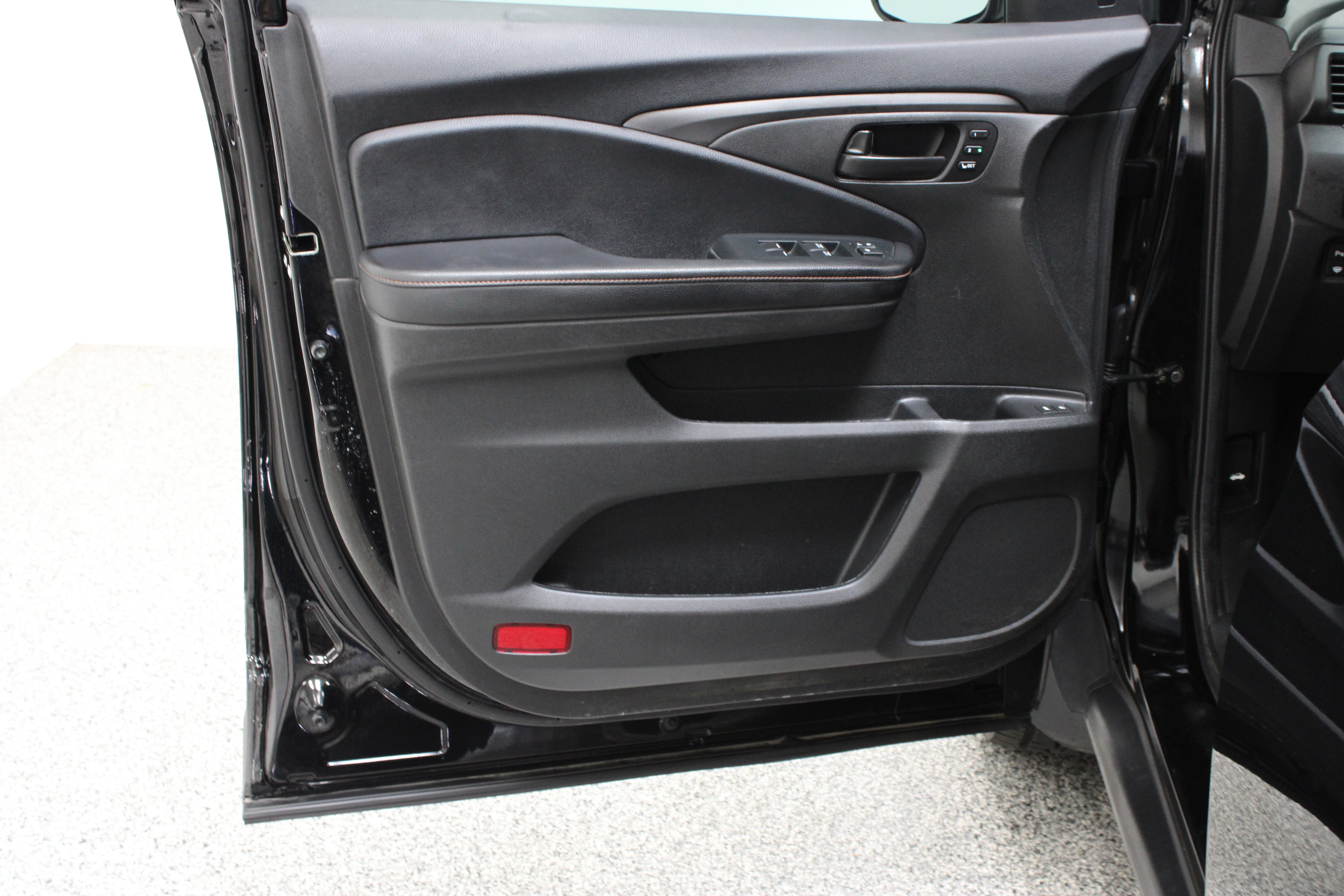 Used 2022 Black Honda TrailSport 3.5L image 12