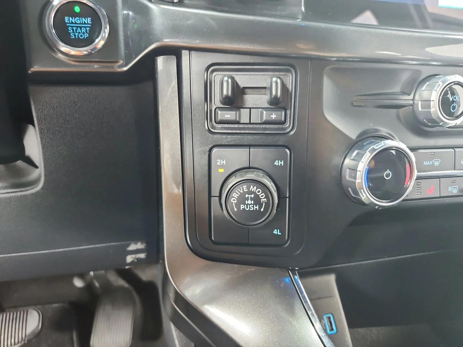 Used 2023 Gray Metallic Ford XLT image 26