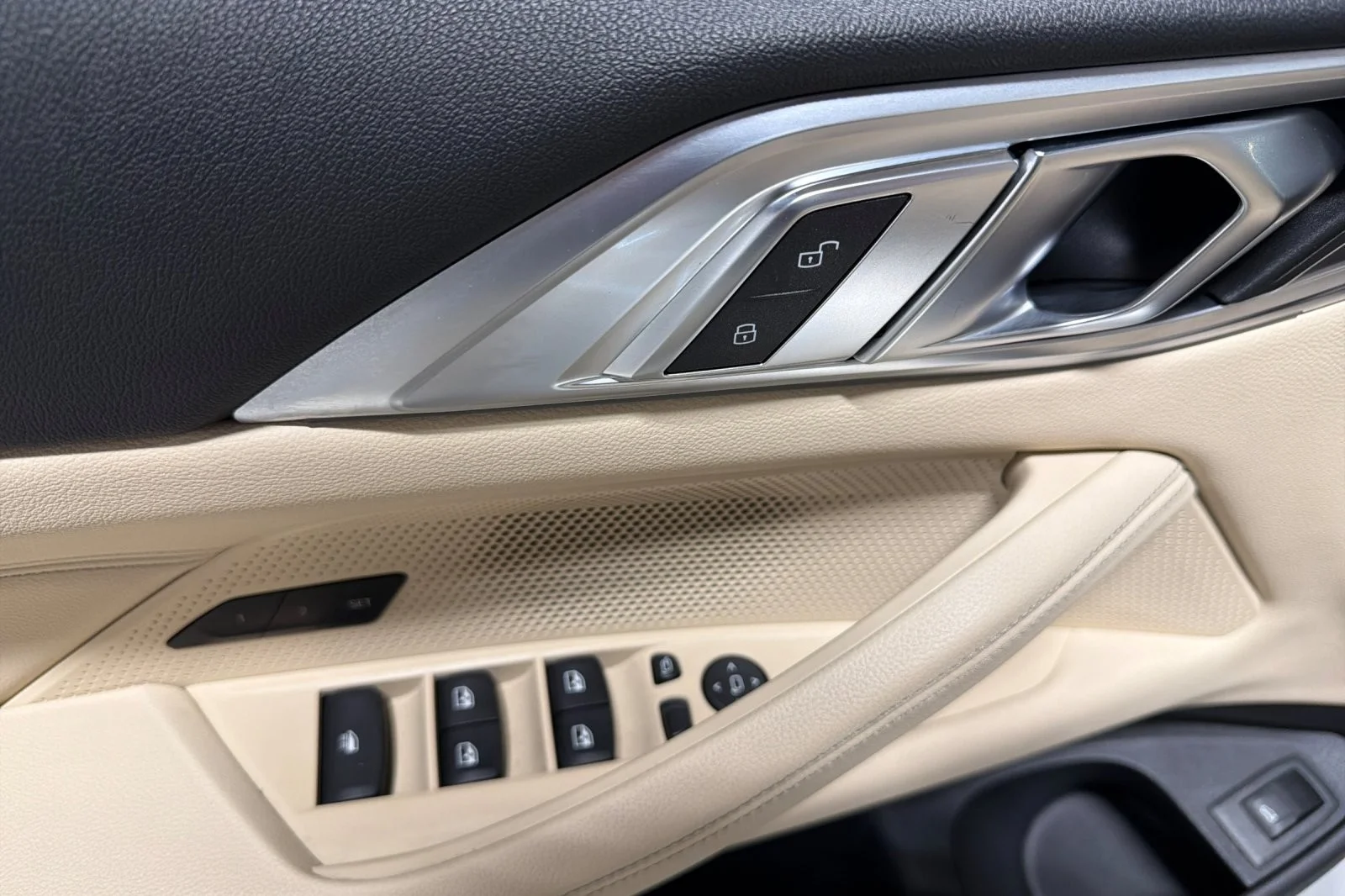 Used 2023 MINERAL WHITE BMW 430i Convertible image 10