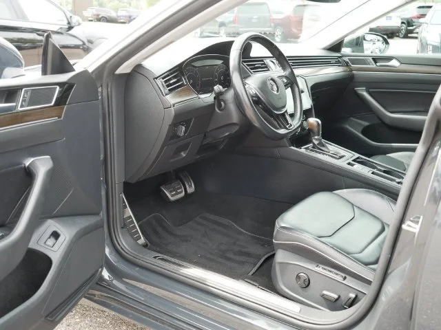 Used 2019 Gray Volkswagen 2.0T SEL image 12