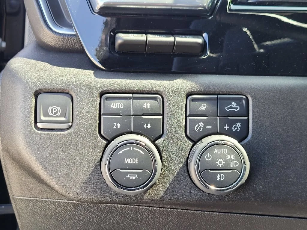 Used 2024 Black Chevrolet High Country image 27