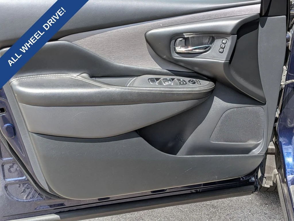 Used 2023 Blue Nissan SL image 12