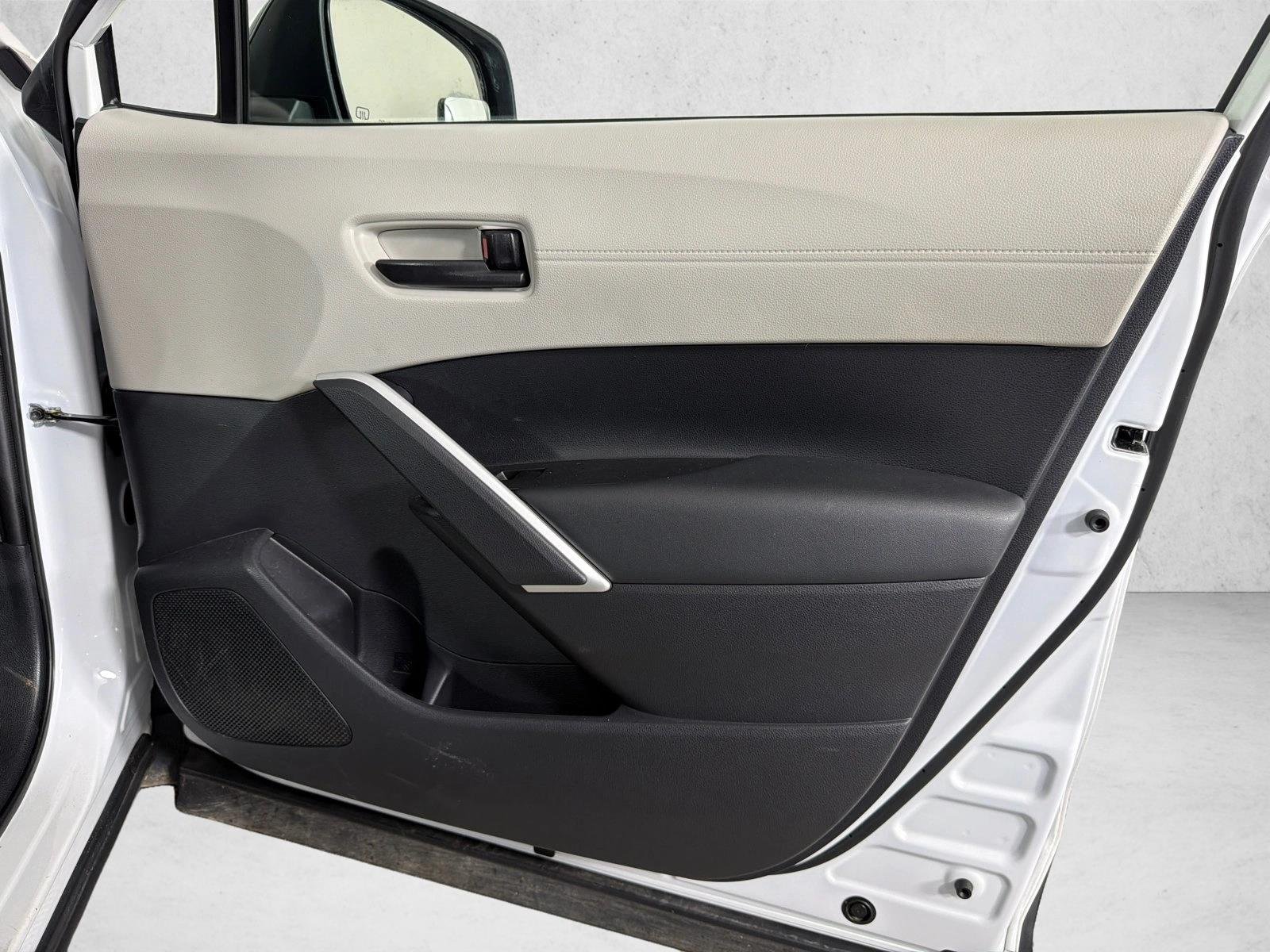Certified Used 2025 Wind Chill Pearl Toyota L image 14