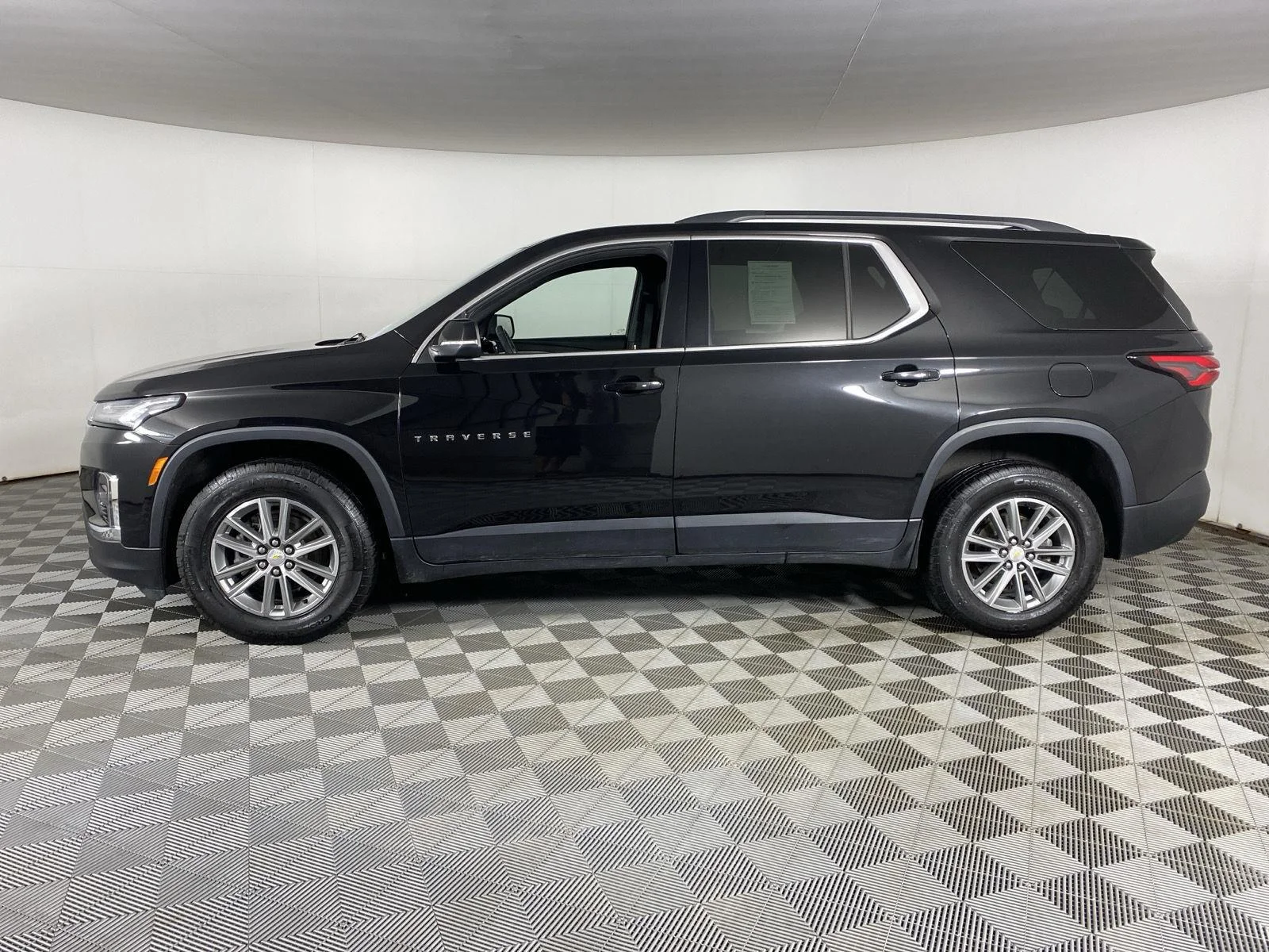 Used 2023 MOSAIC BLACK METALLIC Chevrolet LT Cloth image 4