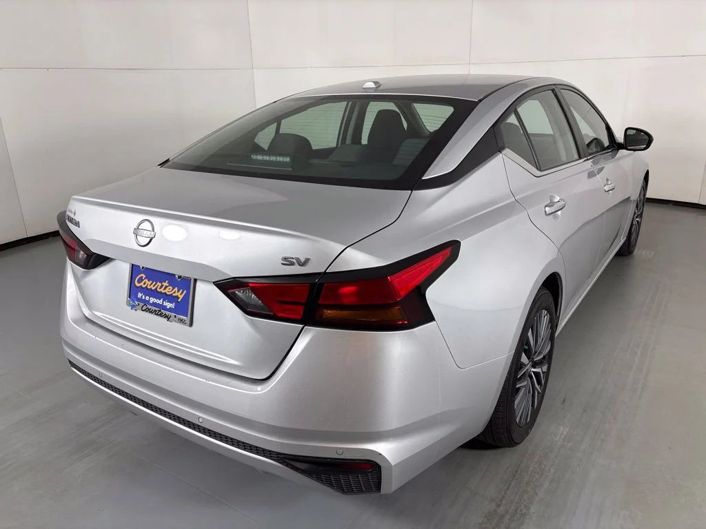Used 2024 Silver Nissan 2.5 SV image 8