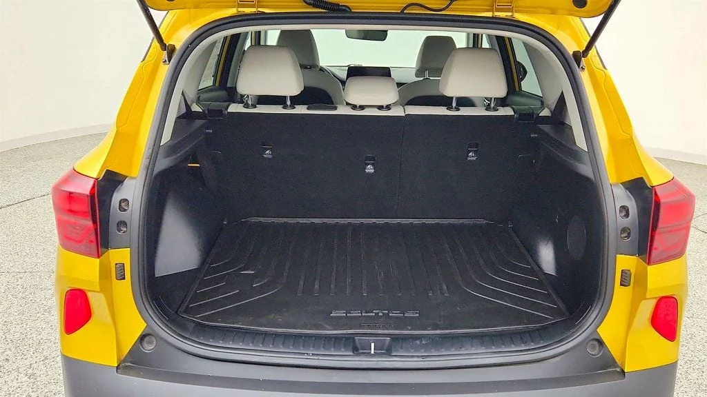 Used 2021 Starbright Yellow Kia SX DCT AWD image 22