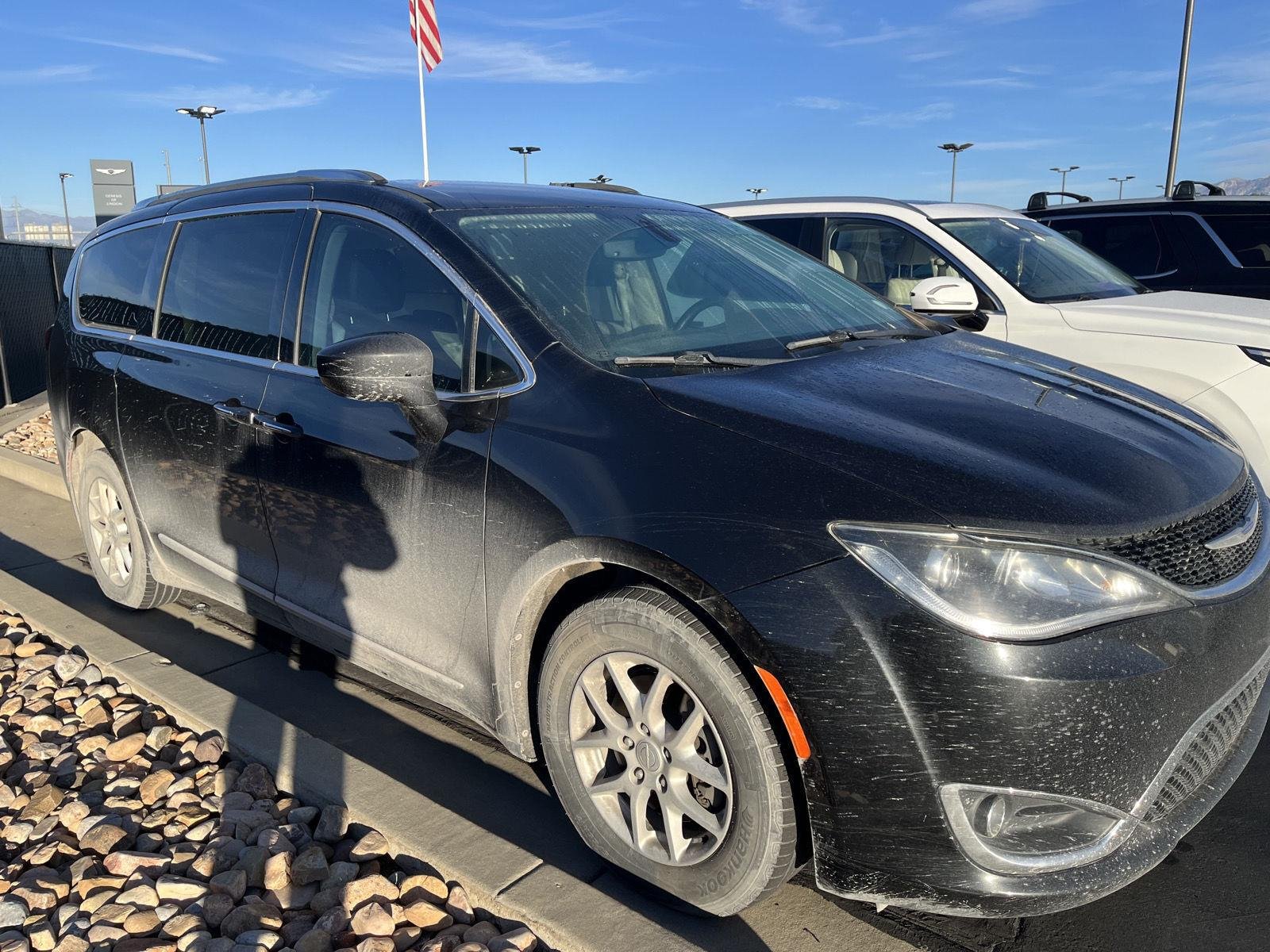 Used 2020 Brilliant Black Crystal Pearlcoat Chrysler Touring L image 3