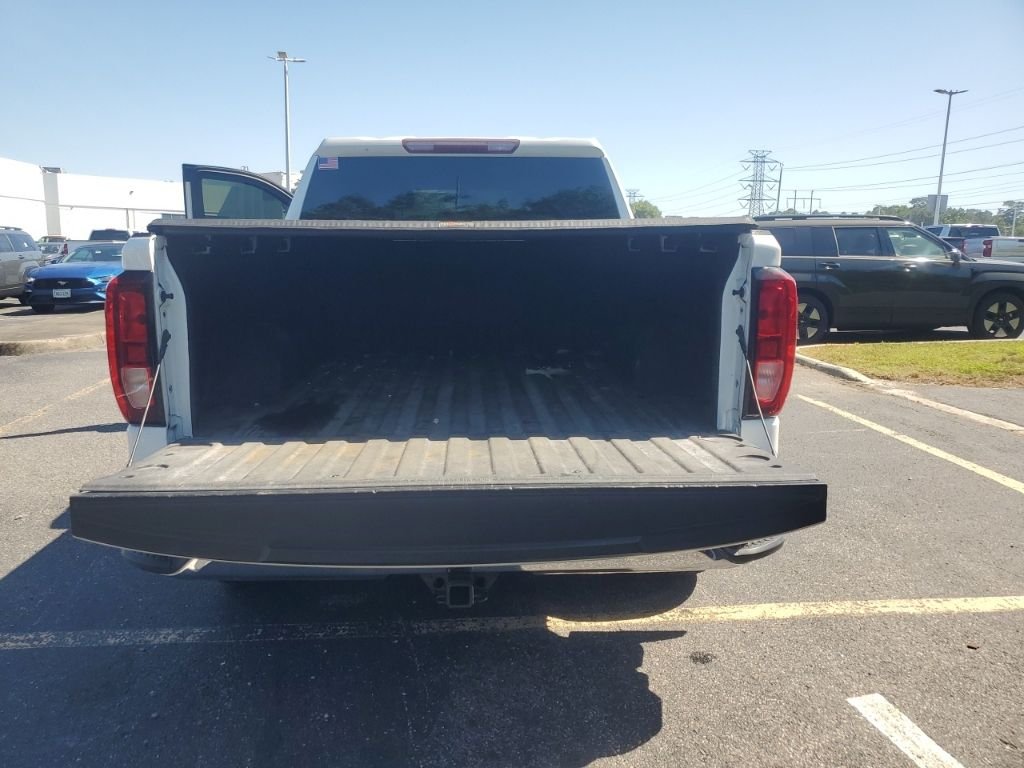 Used 2019  GMC SLE image 16