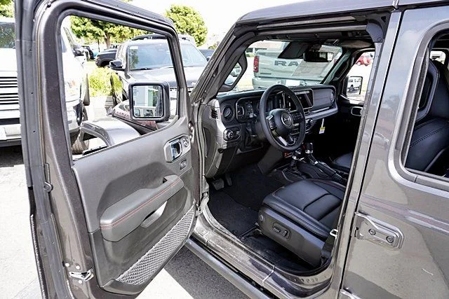 New 2026 Granite Crystal Metallic Clear-Coat Exterior Paint Jeep Rubicon image 45