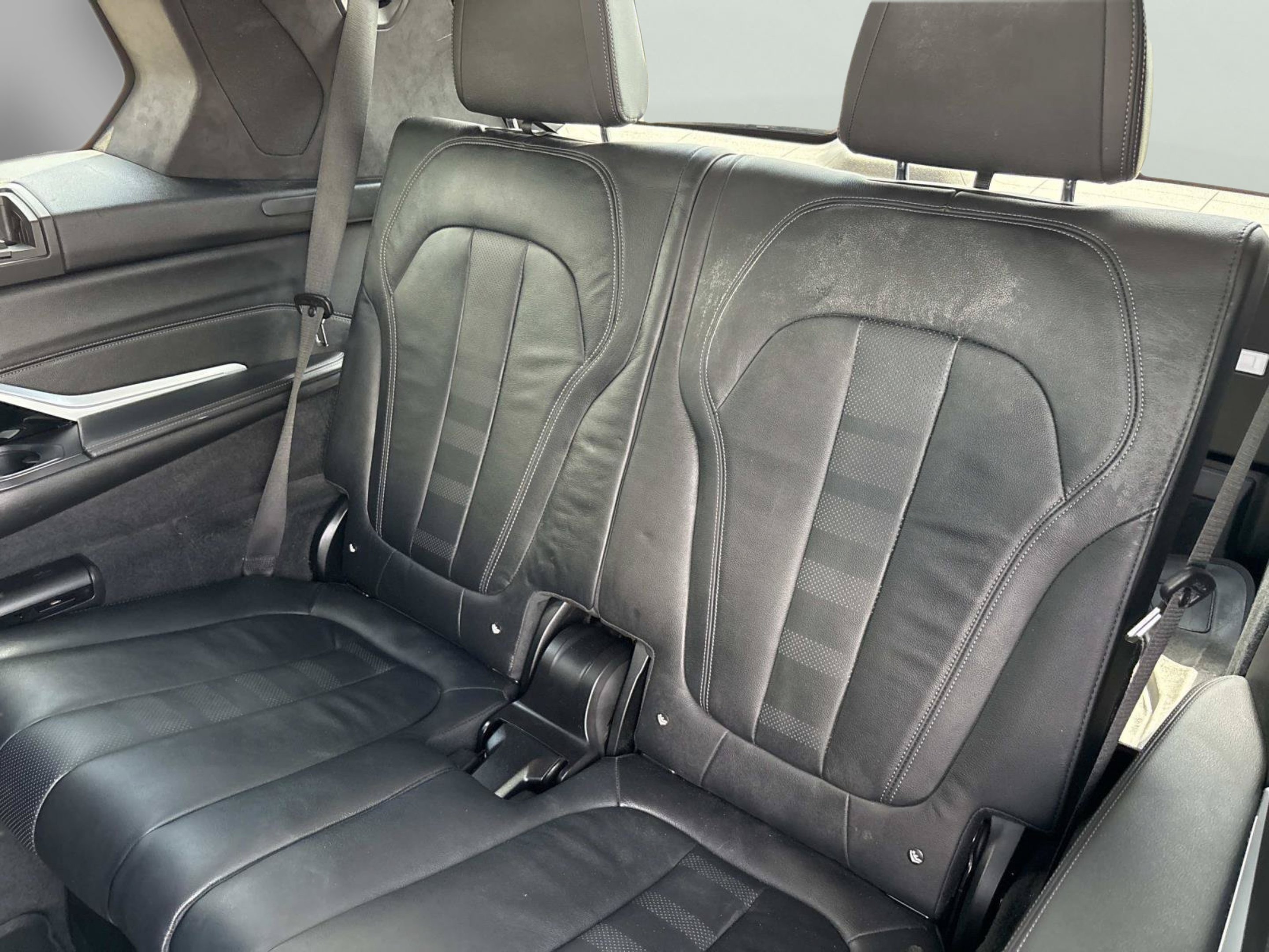 Used 2022 Arctic Grey Metallic BMW M50i image 17