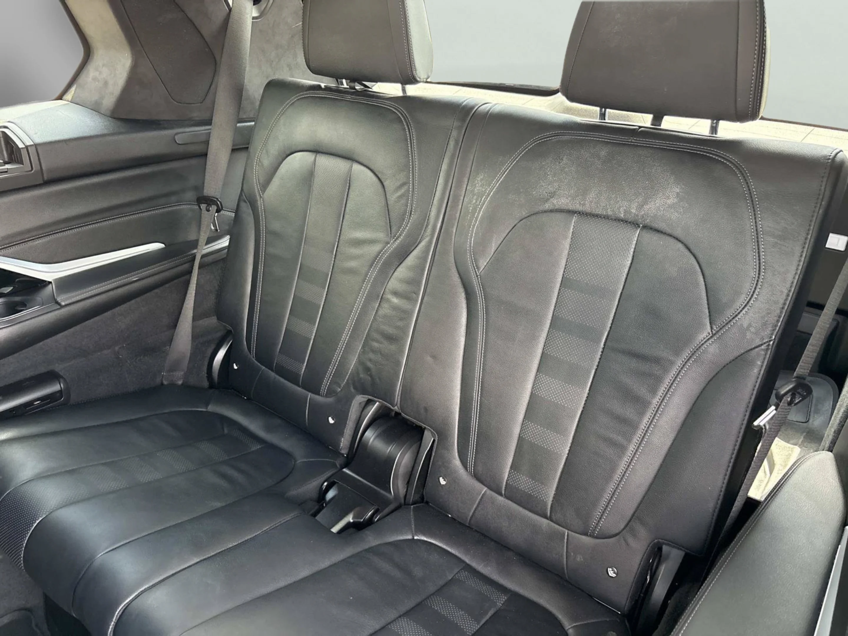 Used 2022 Arctic Grey Metallic BMW M50i image 17