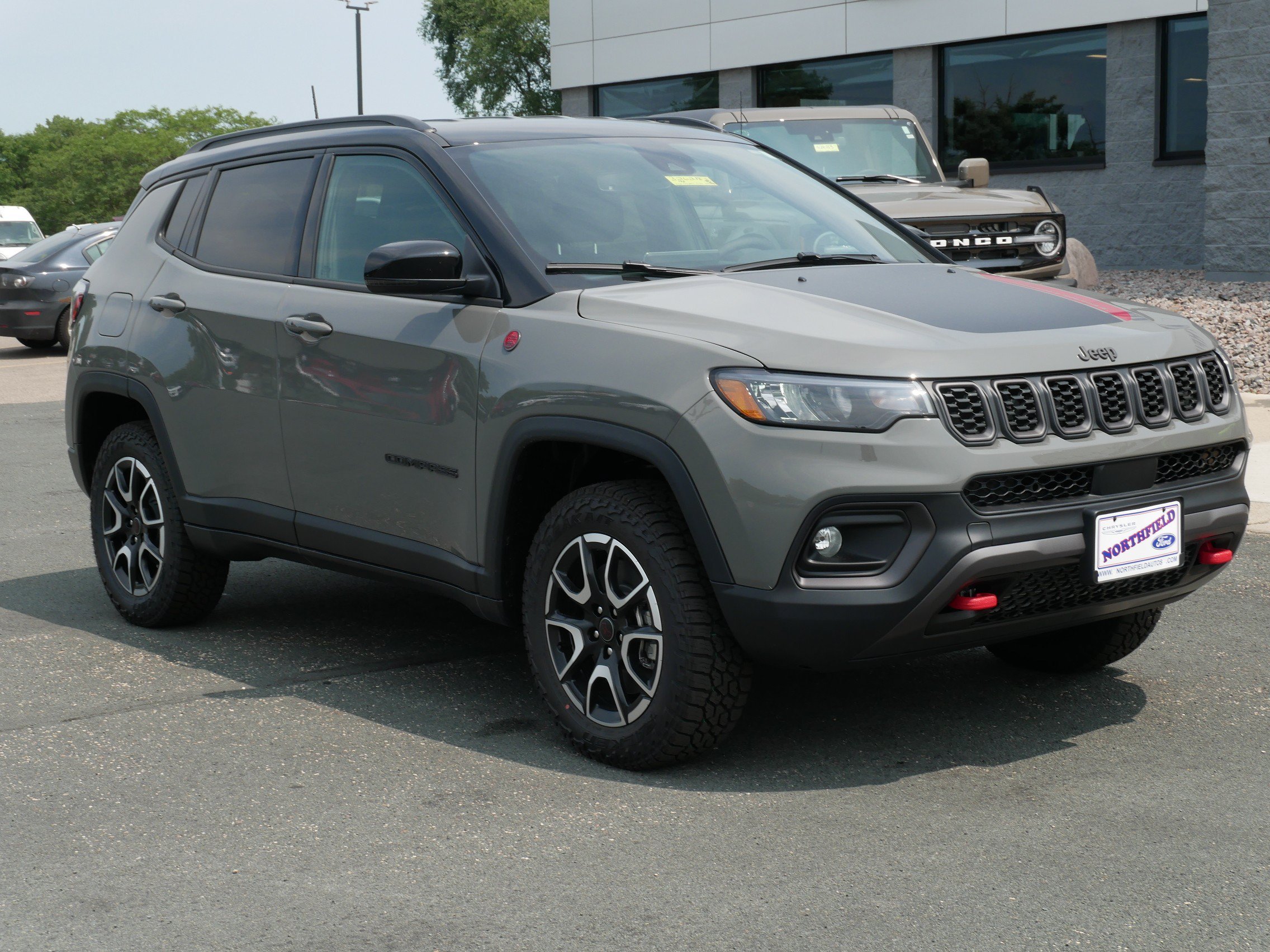 New 2026 Sting-Gray Clear-Coat Exterior Paint Jeep Trailhawk image 2