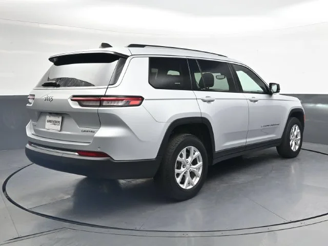 Used 2023 Silver Jeep Limited image 8