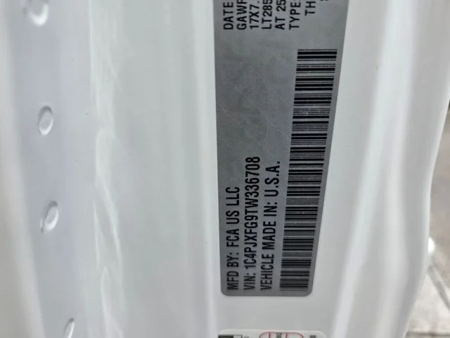 New 2026 Bright White Clear-Coat Exterior Paint Jeep Rubicon image 31