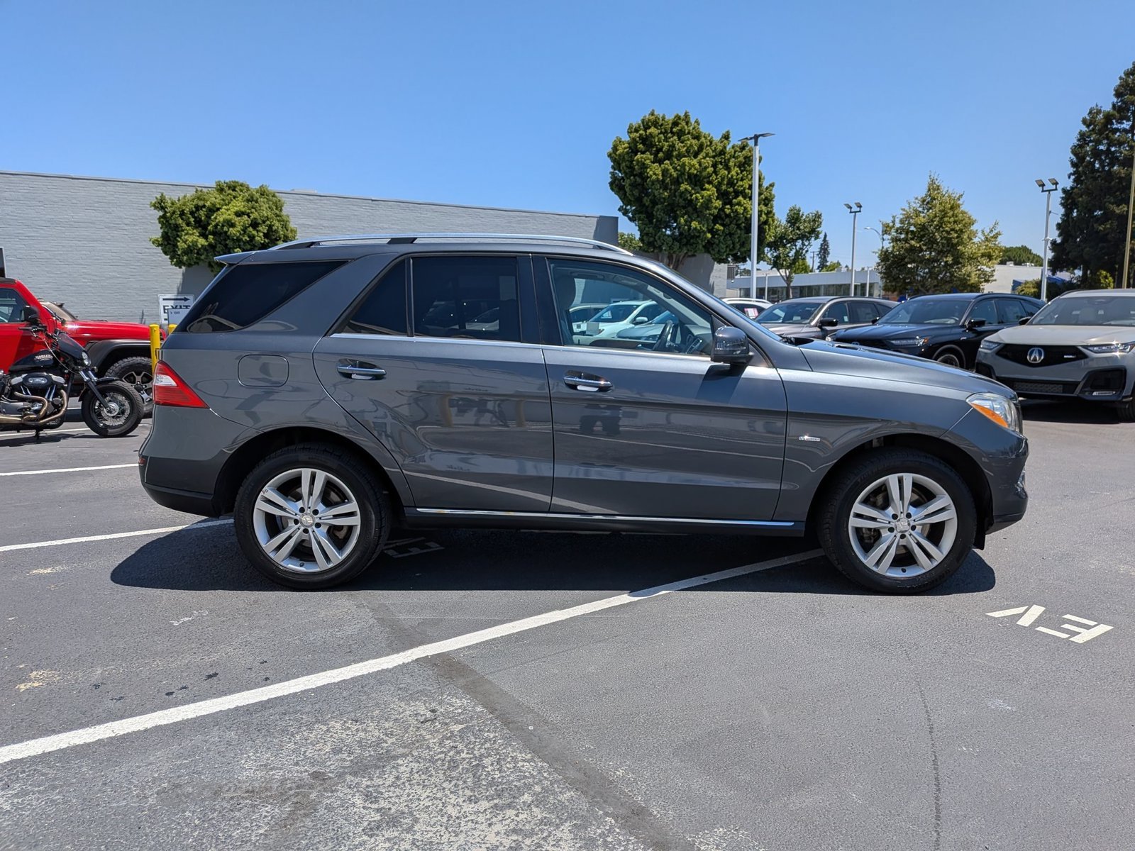 Used 2012 Steel Grey Metallic Mercedes-Benz ML 350 BlueTEC® image 4