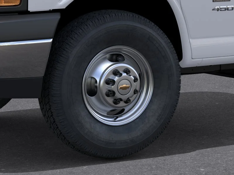 New 2026 Summit White Chevrolet 1WT image 9