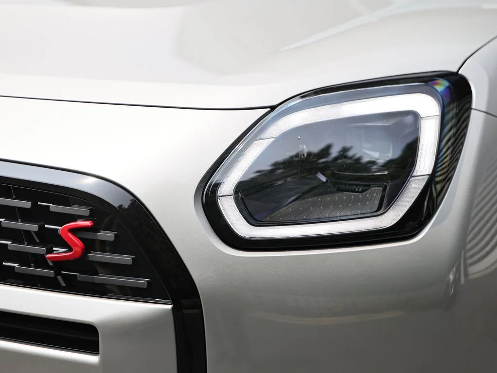 New 2027 Silver MINI Signature Plus image 12