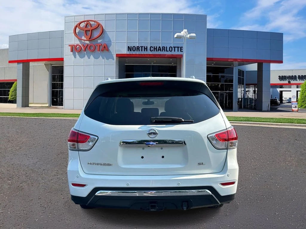 Used 2015 White Nissan SL image 6