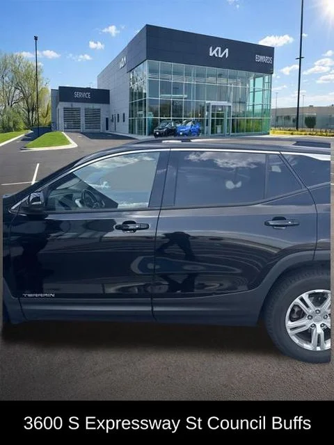 Used 2018 Black GMC SLE image 6