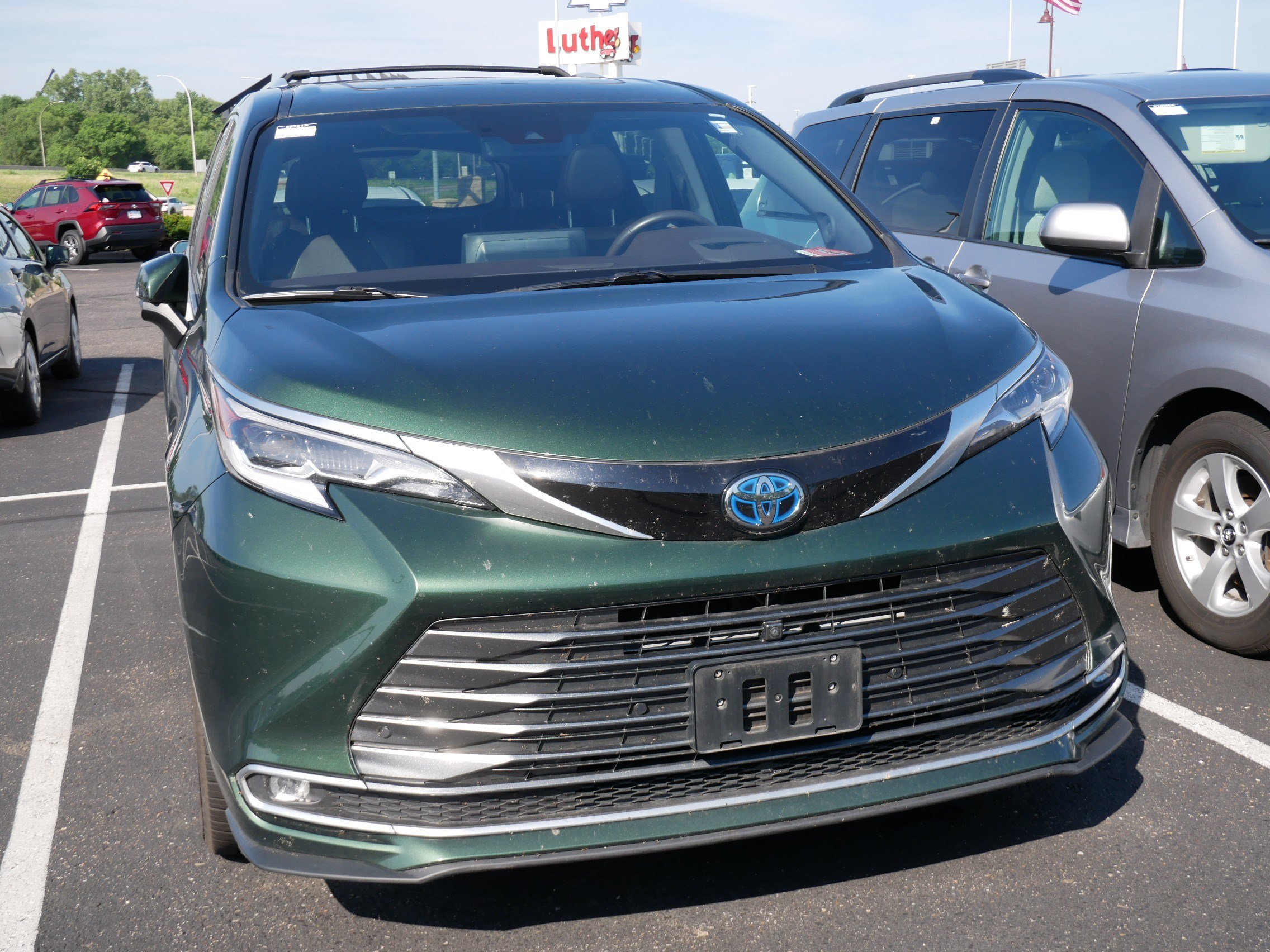 Certified 2021 Toyota Sienna Platinum with VIN 5TDERKEC5MS008091 for sale in Brooklyn Center, Minnesota