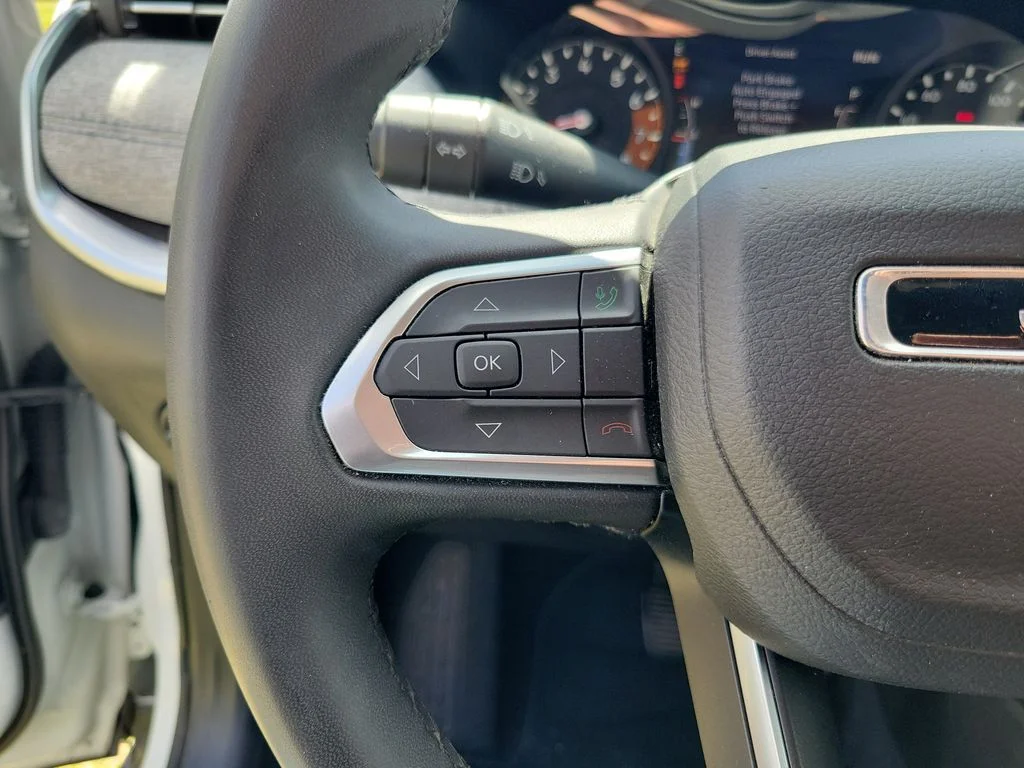 Used 2024 Bright White Clearcoat Jeep Latitude image 24