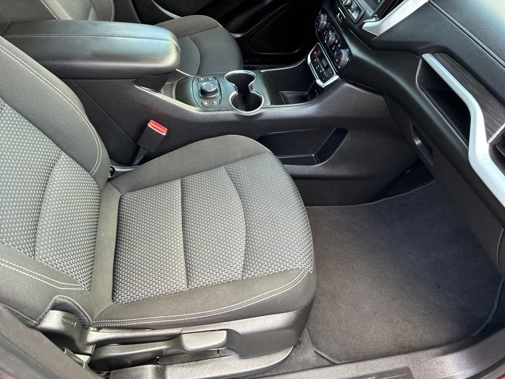 Used 2022 Red GMC SLE image 37