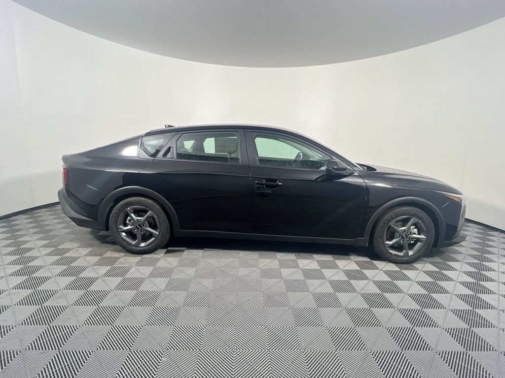 New 2026 Aurora Black Pearl Kia LXS image 2
