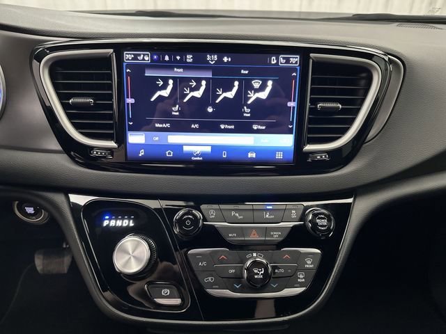 Used 2025 Black Chrysler Select image 20